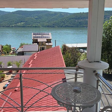 Casa Marina Hotel Ieşelniţa Екстериор снимка