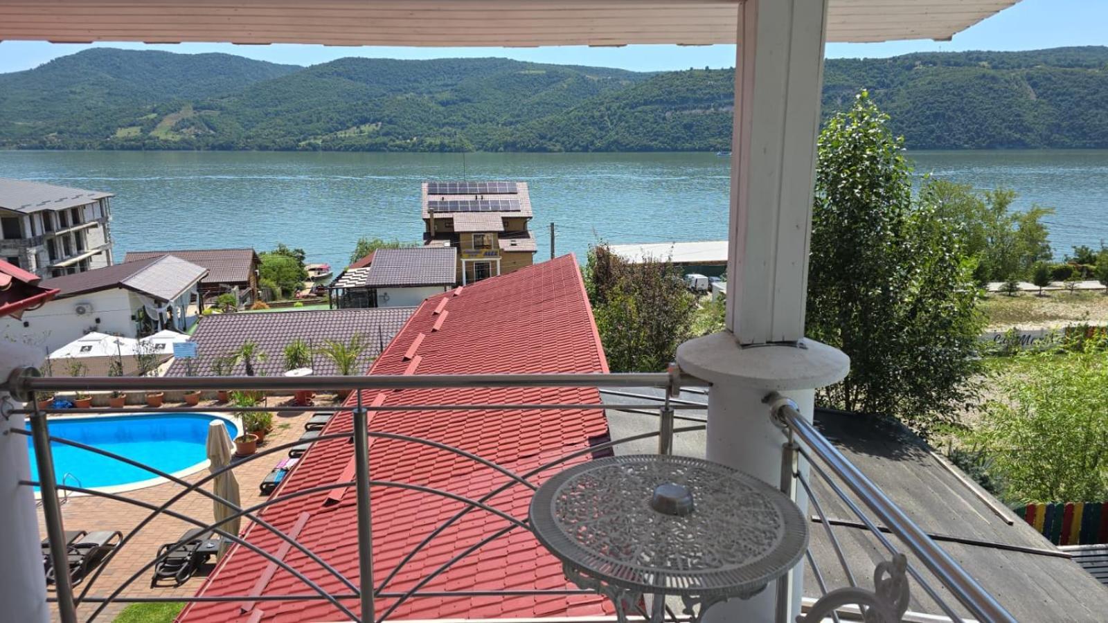 Casa Marina Hotel Ieşelniţa Екстериор снимка