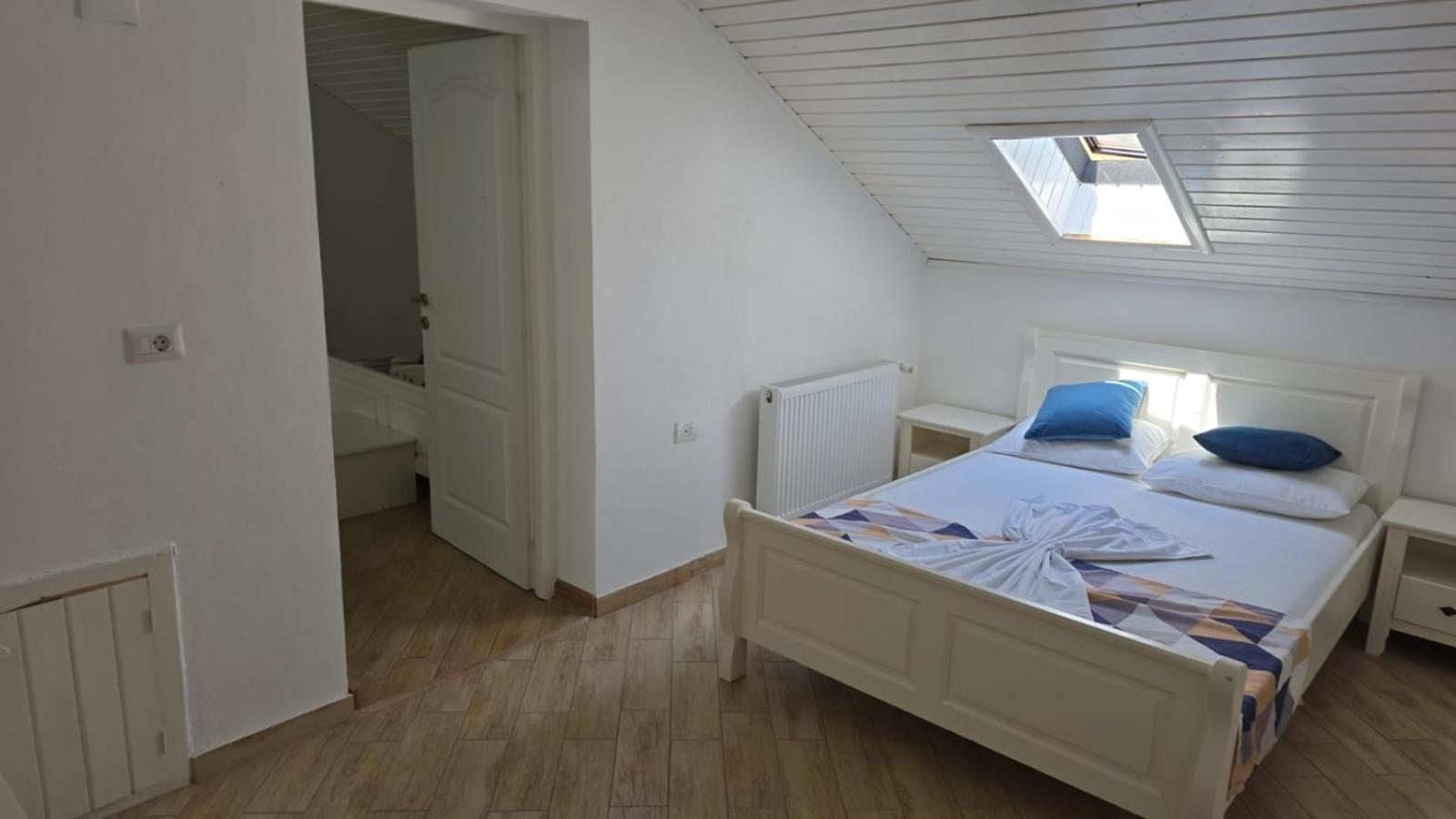 Casa Marina Hotel Ieşelniţa Екстериор снимка
