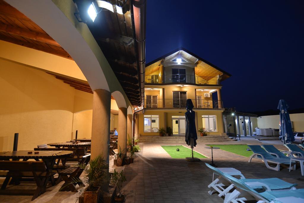 Casa Marina Hotel Ieşelniţa Екстериор снимка