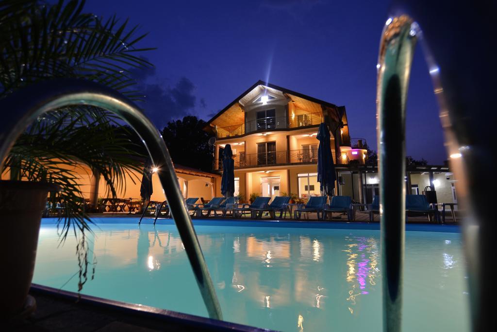 Casa Marina Hotel Ieşelniţa Екстериор снимка