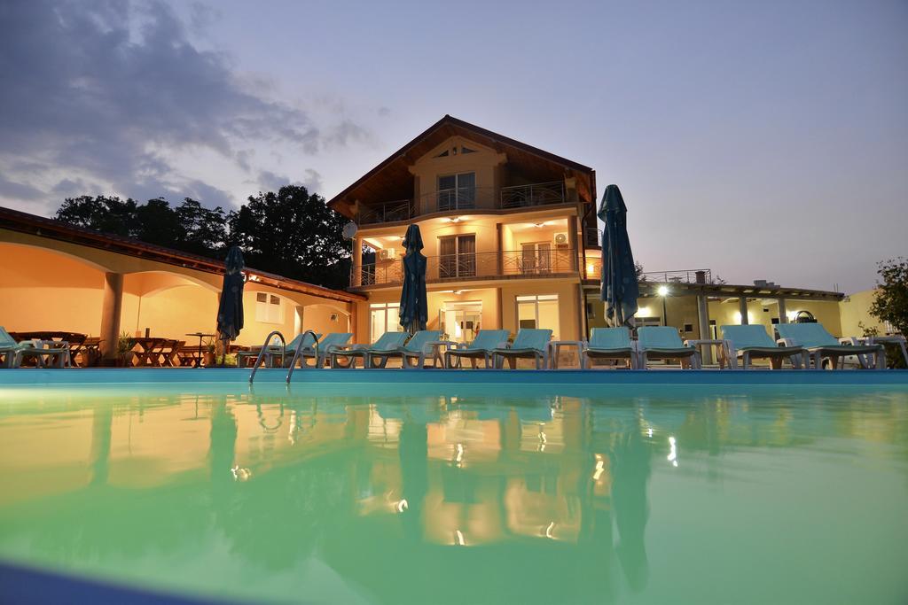 Casa Marina Hotel Ieşelniţa Екстериор снимка