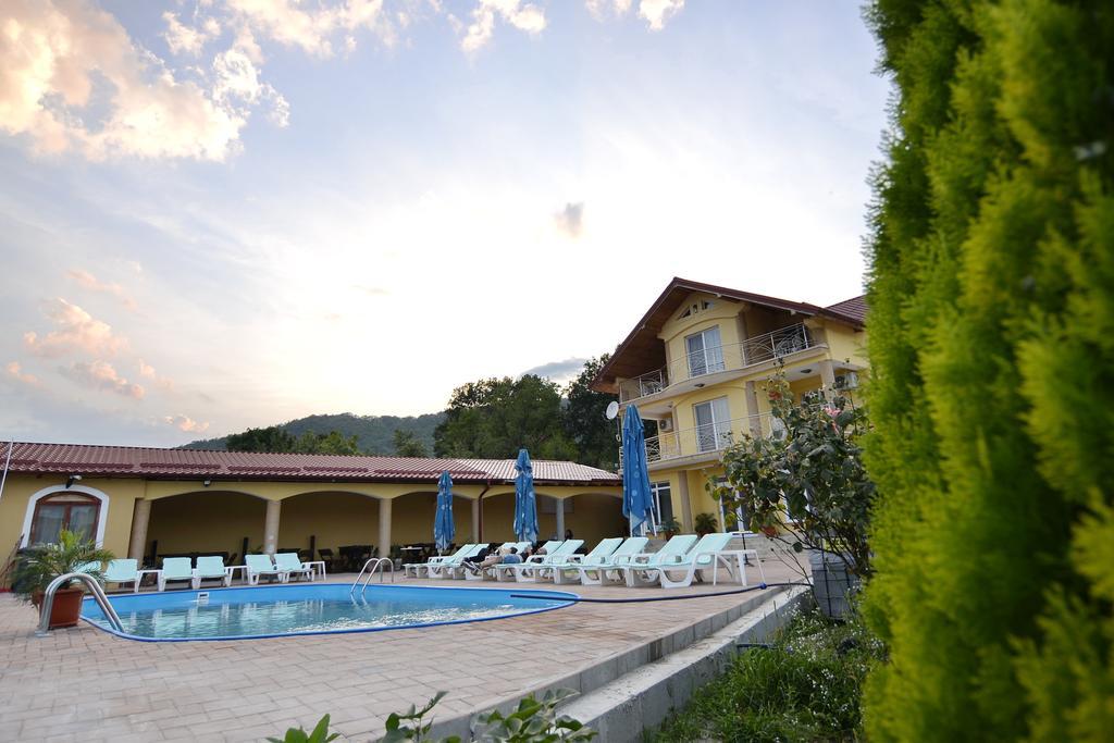 Casa Marina Hotel Ieşelniţa Екстериор снимка