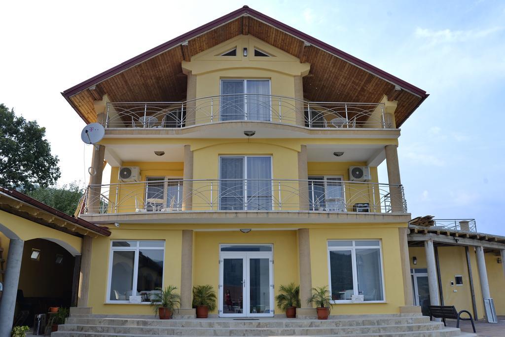Casa Marina Hotel Ieşelniţa Екстериор снимка