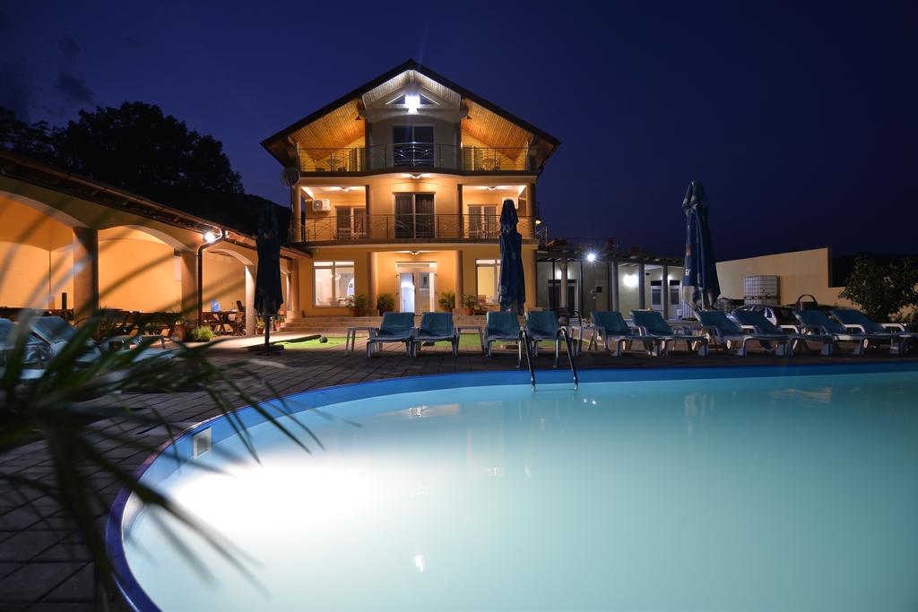 Casa Marina Hotel Ieşelniţa Екстериор снимка