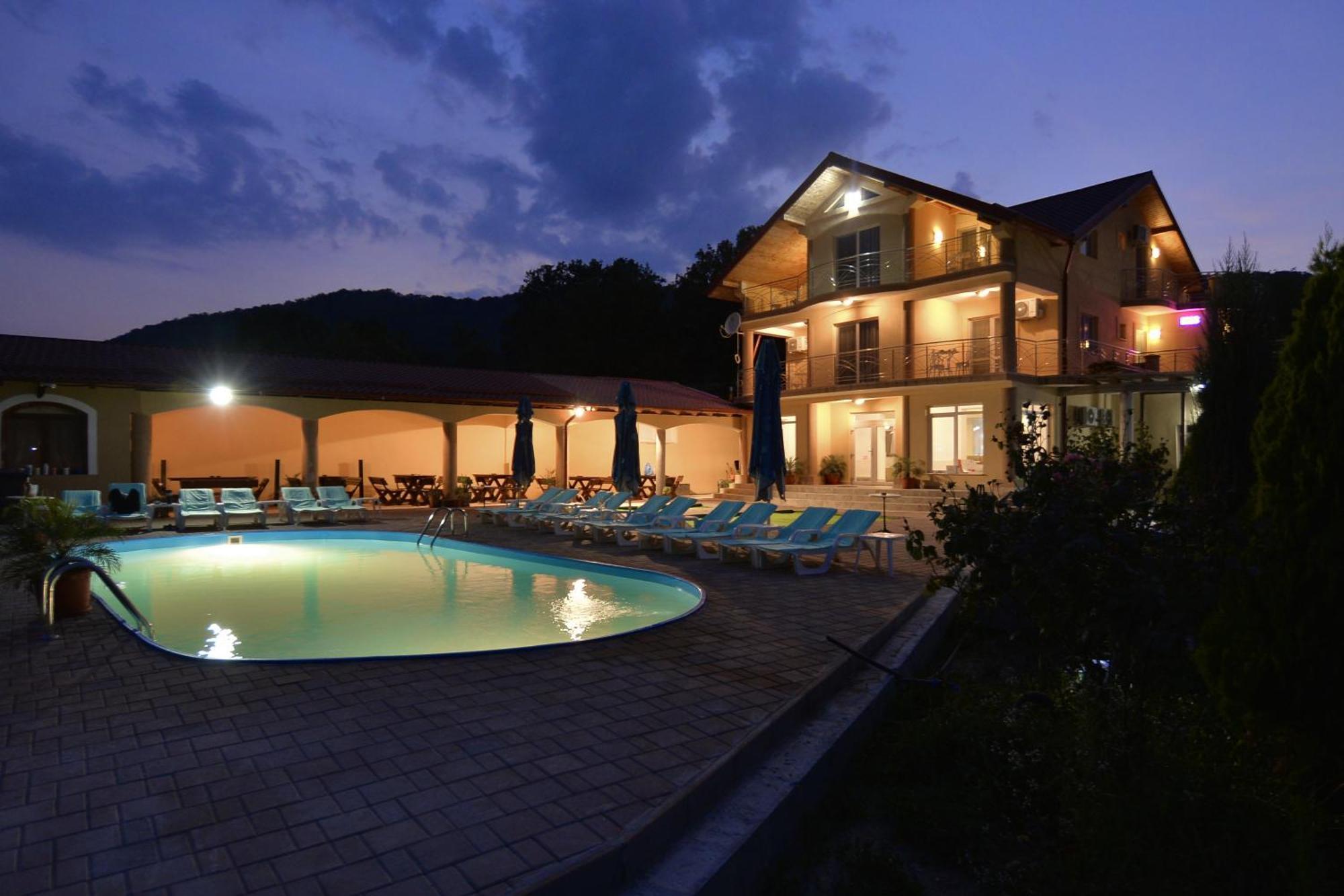 Casa Marina Hotel Ieşelniţa Екстериор снимка