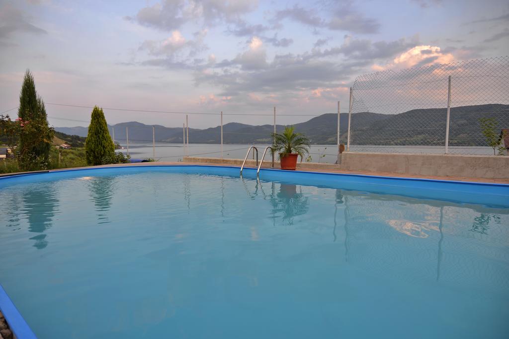 Casa Marina Hotel Ieşelniţa Екстериор снимка