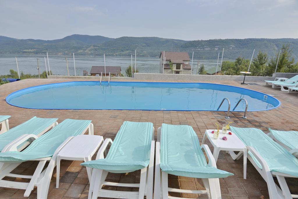 Casa Marina Hotel Ieşelniţa Екстериор снимка