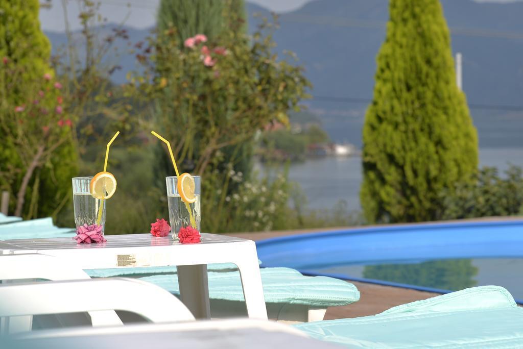 Casa Marina Hotel Ieşelniţa Екстериор снимка