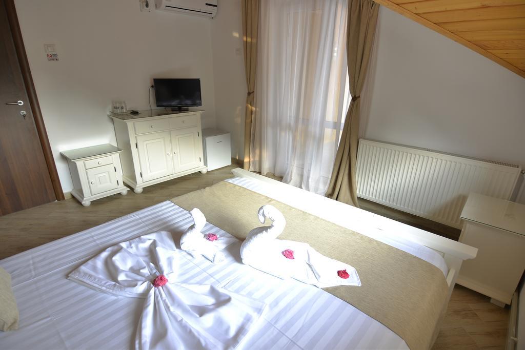 Casa Marina Hotel Ieşelniţa Екстериор снимка