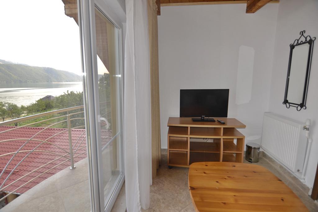 Casa Marina Hotel Ieşelniţa Екстериор снимка