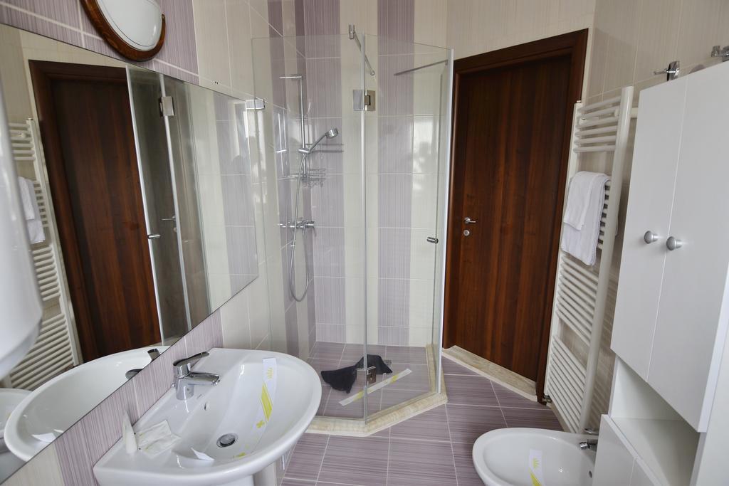 Casa Marina Hotel Ieşelniţa Екстериор снимка