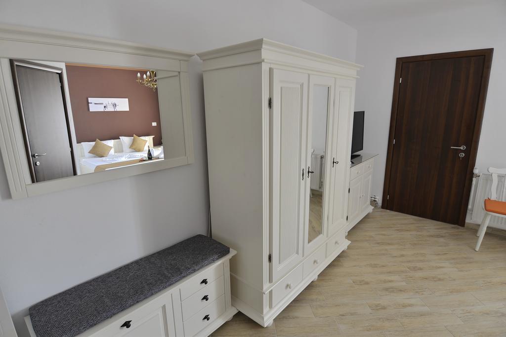 Casa Marina Hotel Ieşelniţa Екстериор снимка