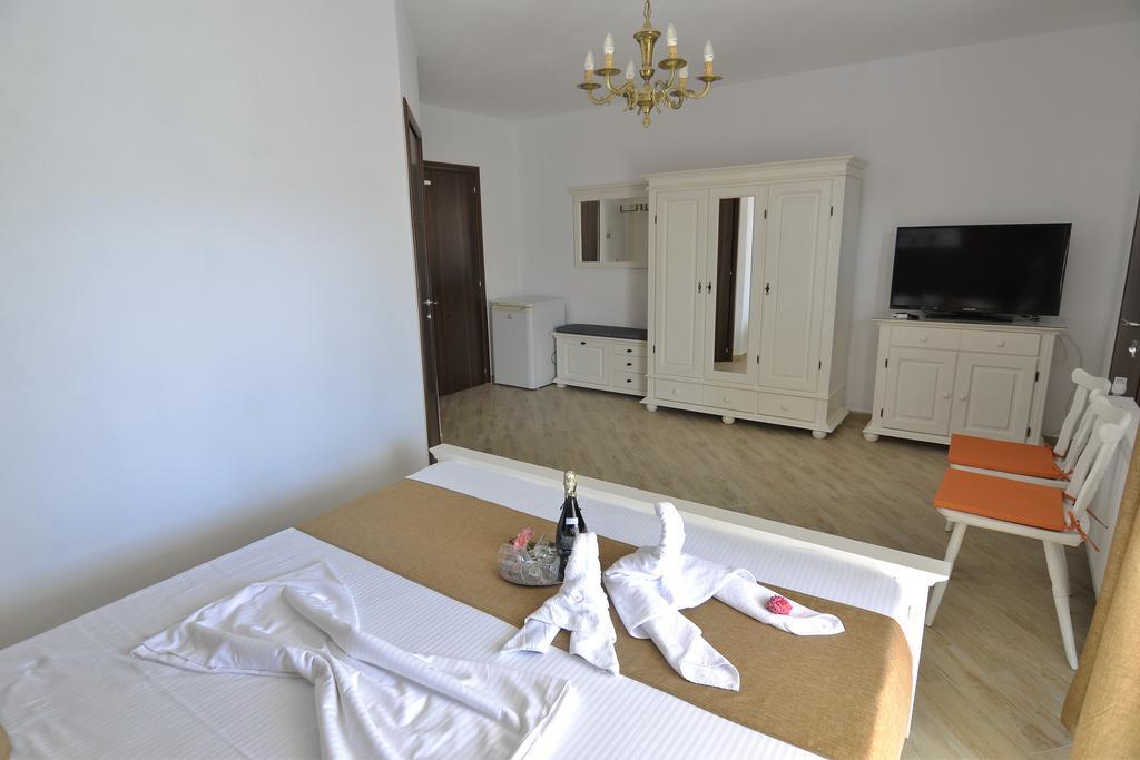Casa Marina Hotel Ieşelniţa Екстериор снимка