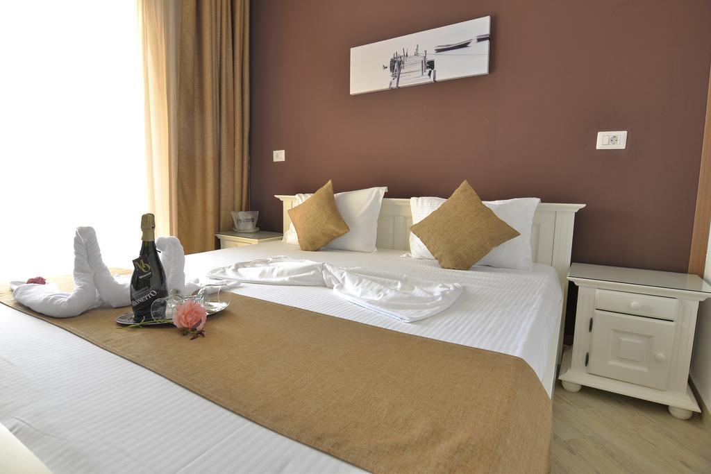 Casa Marina Hotel Ieşelniţa Екстериор снимка