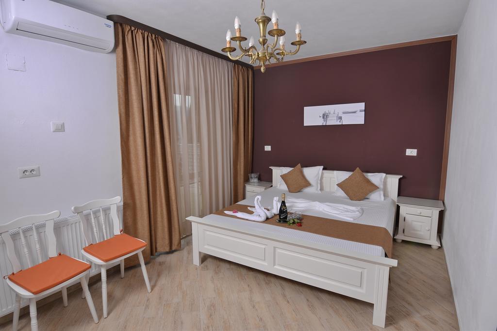 Casa Marina Hotel Ieşelniţa Екстериор снимка
