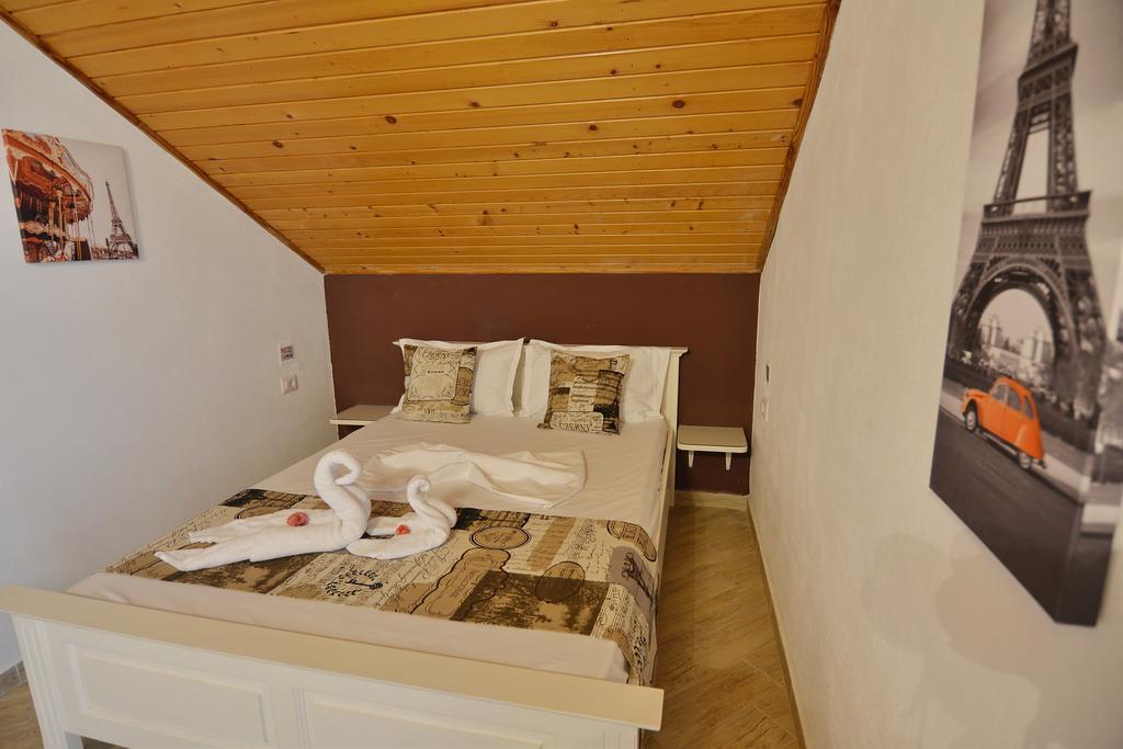 Casa Marina Hotel Ieşelniţa Екстериор снимка