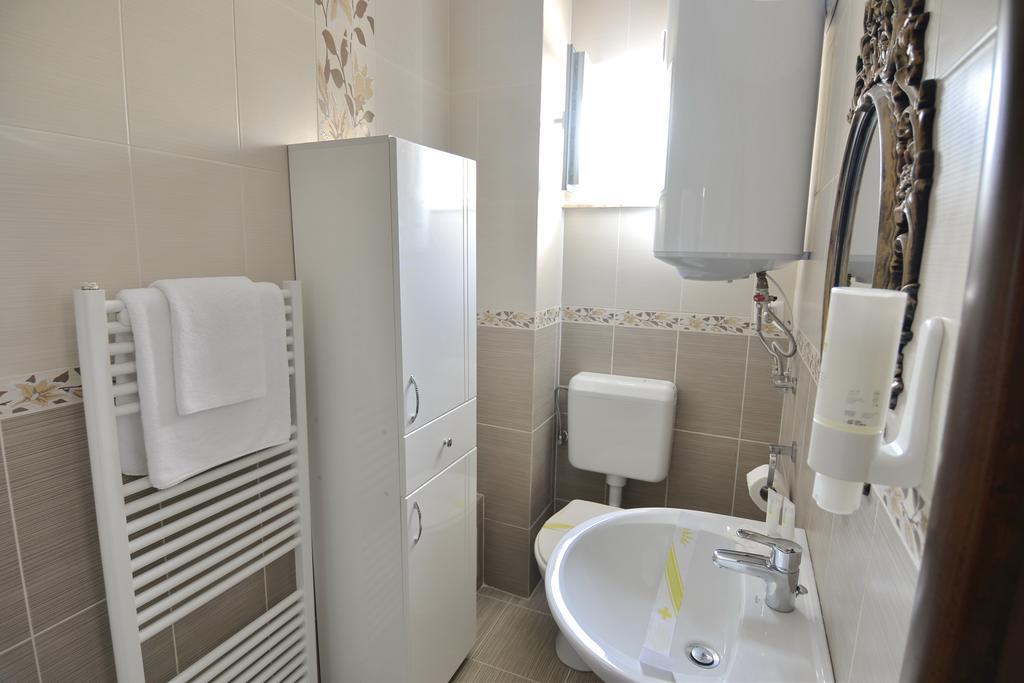 Casa Marina Hotel Ieşelniţa Екстериор снимка