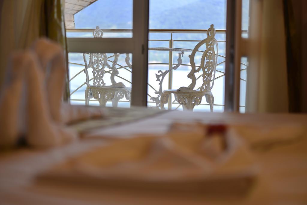 Casa Marina Hotel Ieşelniţa Екстериор снимка