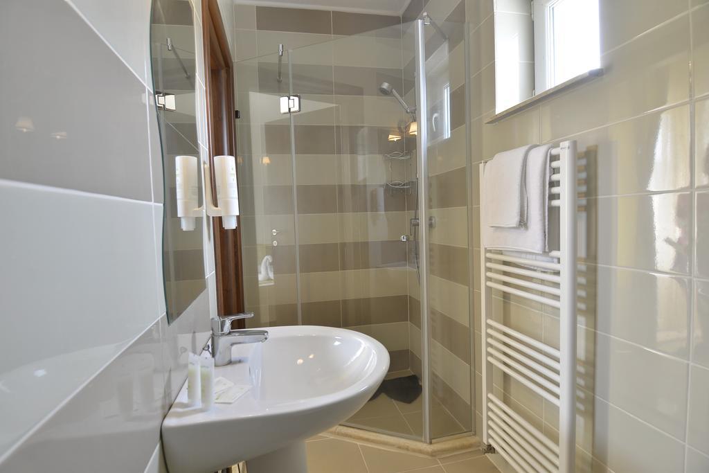 Casa Marina Hotel Ieşelniţa Екстериор снимка
