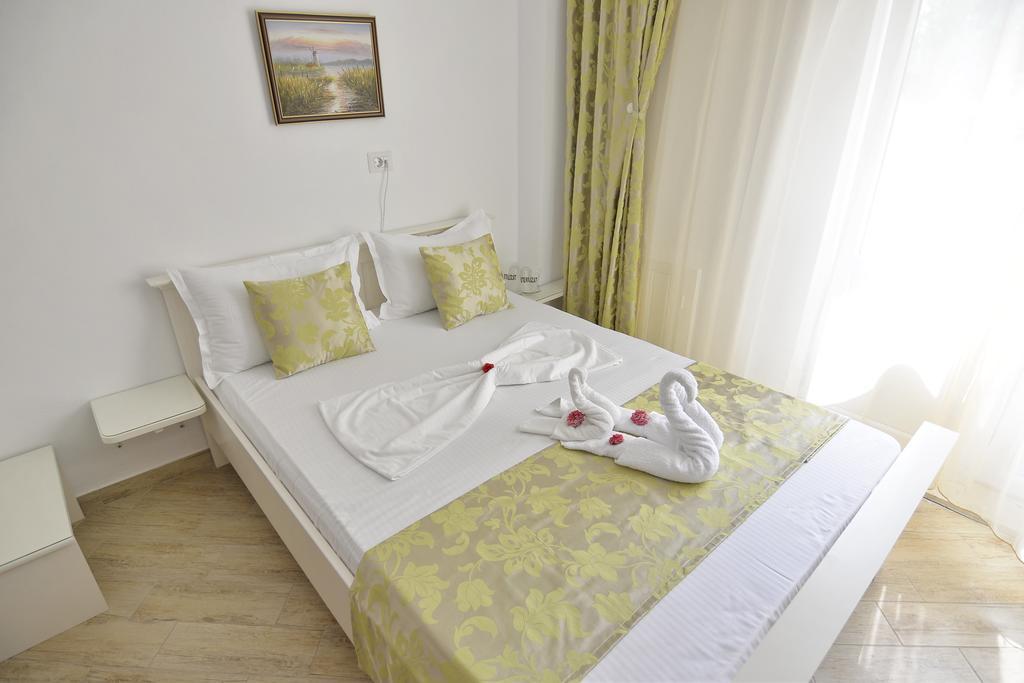 Casa Marina Hotel Ieşelniţa Екстериор снимка