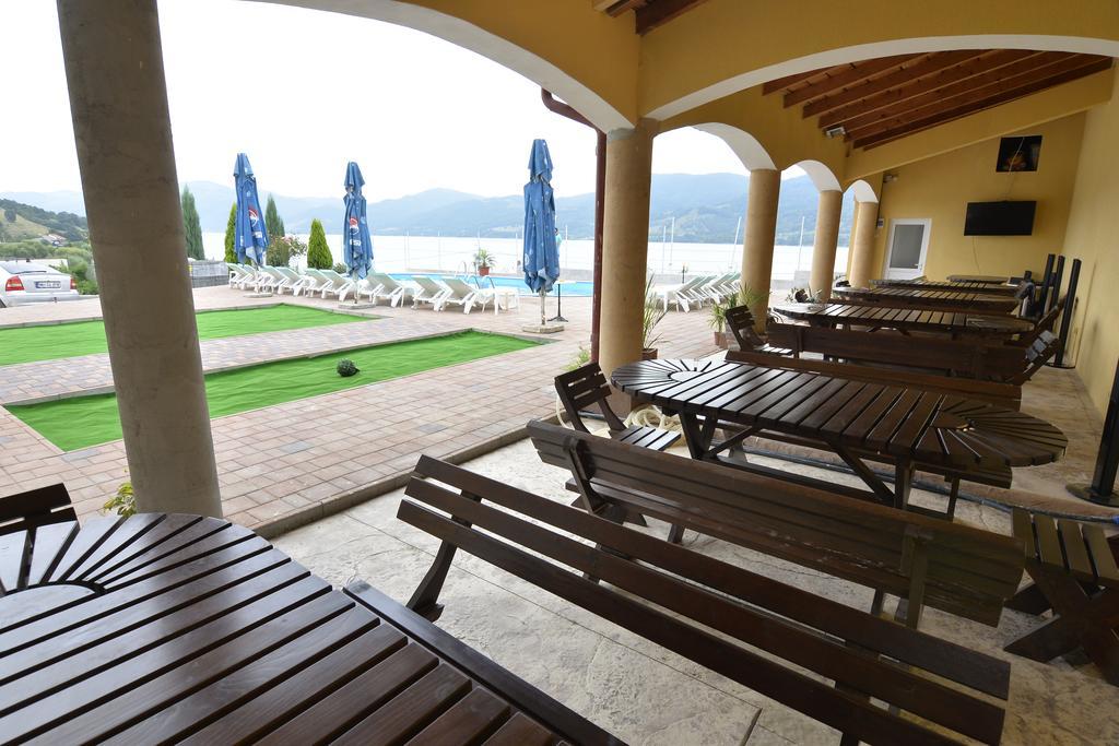 Casa Marina Hotel Ieşelniţa Екстериор снимка