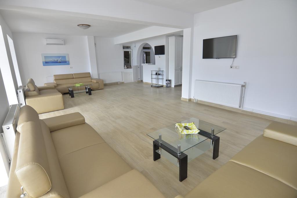 Casa Marina Hotel Ieşelniţa Екстериор снимка