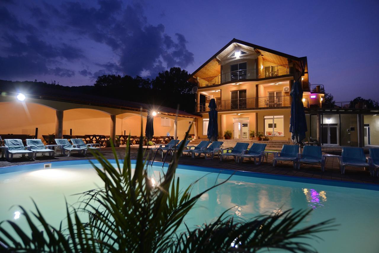 Casa Marina Hotel Ieşelniţa Екстериор снимка