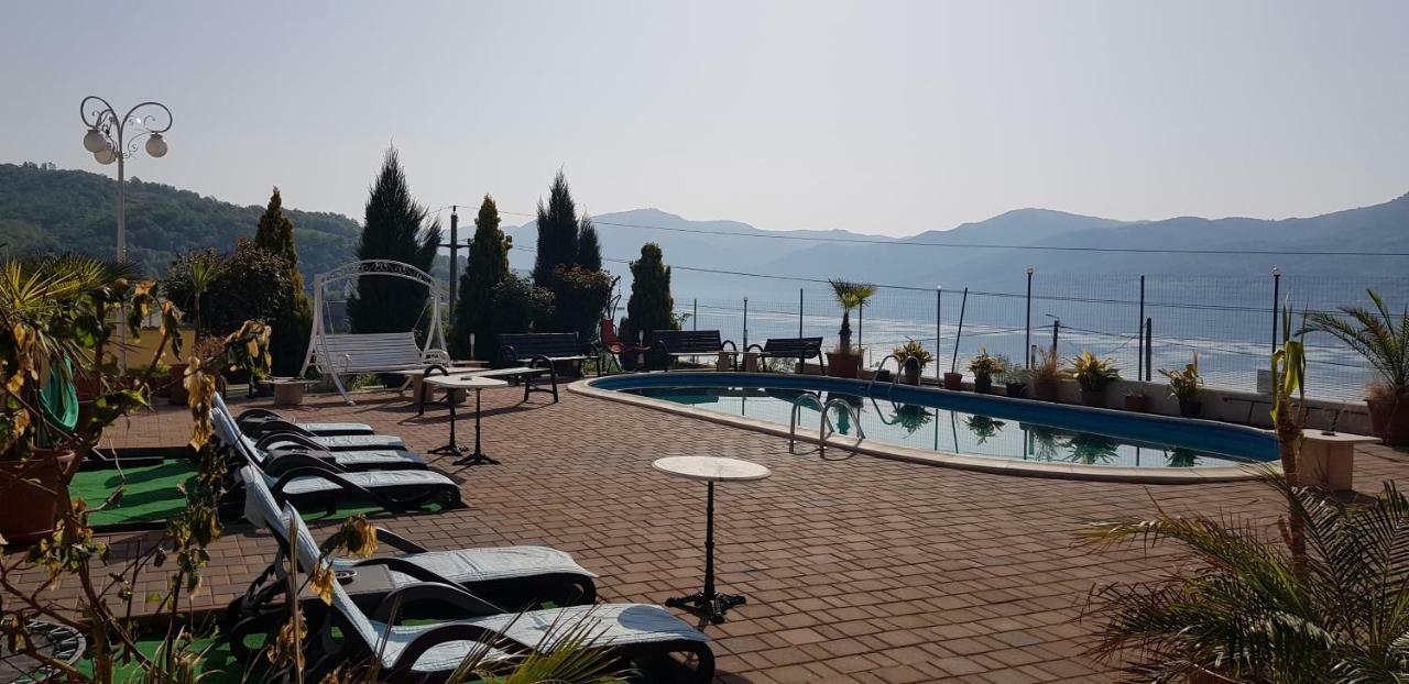 Casa Marina Hotel Ieşelniţa Екстериор снимка
