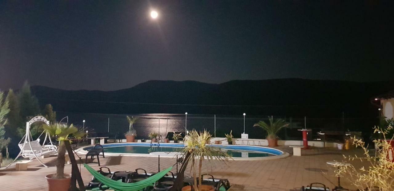 Casa Marina Hotel Ieşelniţa Екстериор снимка