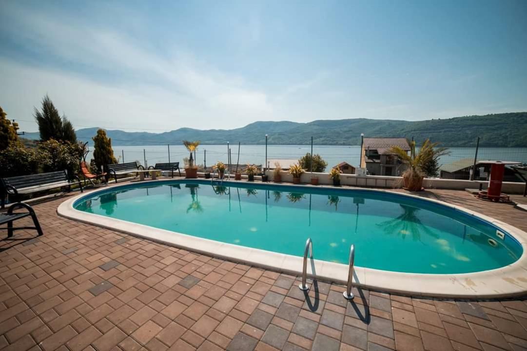 Casa Marina Hotel Ieşelniţa Екстериор снимка